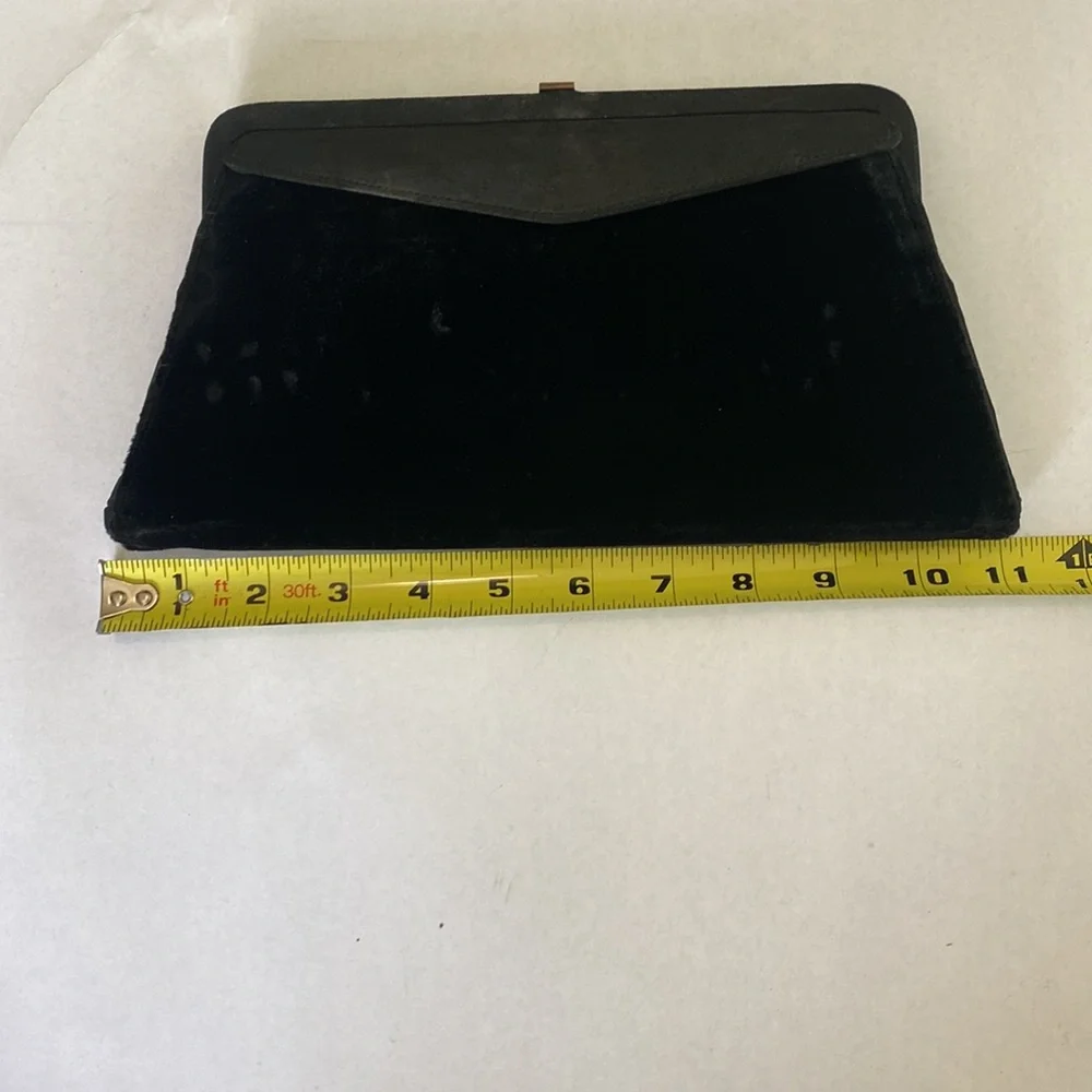 Vintage black velvet clutch - Picture 8 of 9